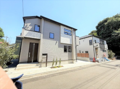 【外観：施工例】 | 【仲介手数料２７０万円が無料！】■南道路■高台■太陽光発電■耐震最高評価■制震ダンパー | 諸費用２７０万円ＯＦＦ！！
特別キャンペーン中！
日本一の家計応援サービスに挑戦中！
■南道路
■住宅性能評価６項目で最高評価
■制震ダンパー
■太陽光発電
■ＺＥＨ水準
■モデルハウスあり
