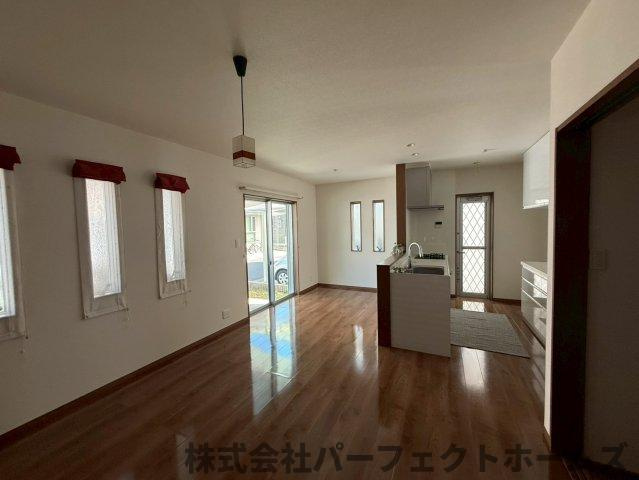 出口3丁目戸建の居間・リビング