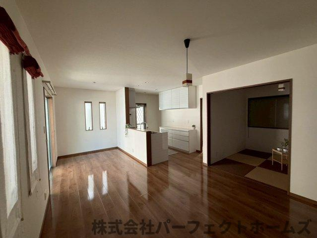 出口3丁目戸建の居間・リビング