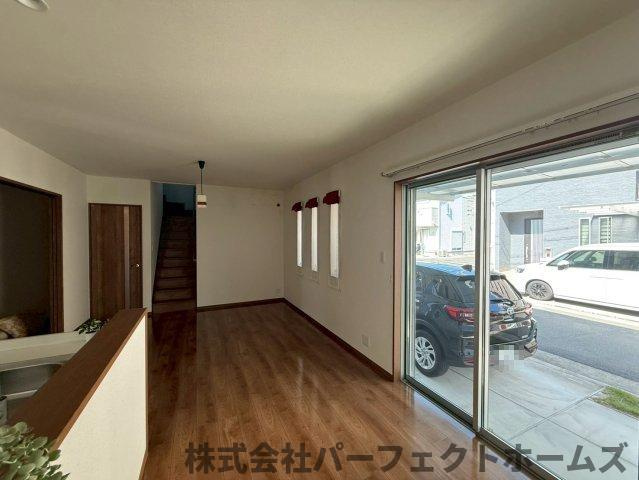 出口3丁目戸建の居間・リビング
