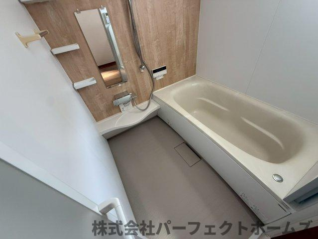 出口3丁目戸建の浴室|落ち着いた空間のお風呂です
