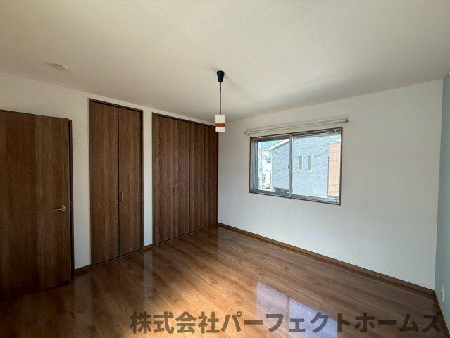 出口3丁目戸建の洋室|明るい洋室です