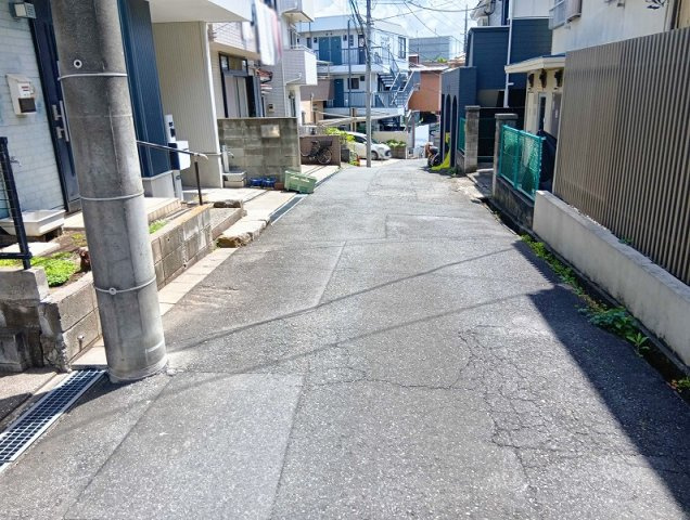 【前面道路含む現地写真】 | 朝霞市栄町2丁目　中古一戸建住宅（朝霞店） | 小中学校徒歩10分圏内、徒歩圏内に生活利便施設が充実した暮らしに便利な住環境です。