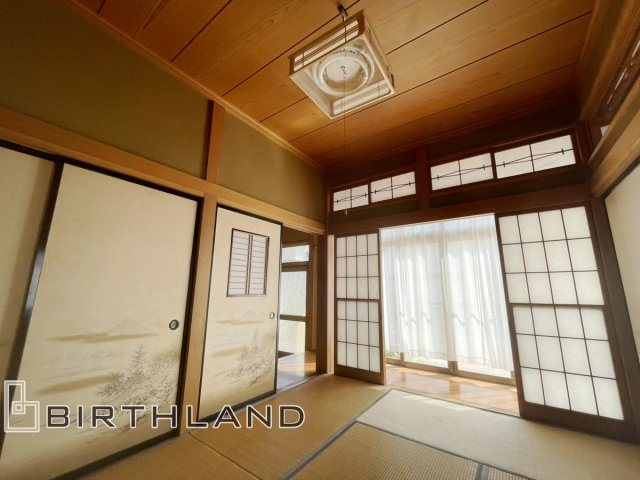 いわき市中央台飯野　中古戸建ての和室|外光を優しく和らげる障子戸がさらに和の印象を引き立てます！