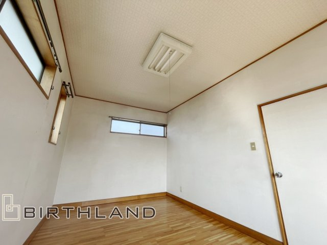 いわき市中央台飯野　中古戸建ての洋室|家具を設置してもゆとりがありそうです！