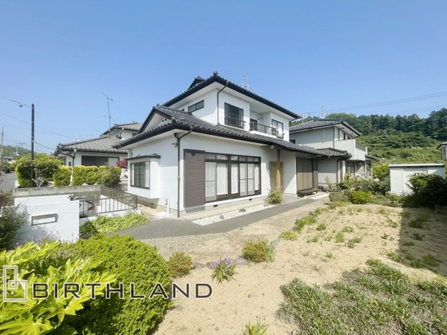いわき市中央台飯野　中古戸建ての外観|ゆとりのあるお庭は家庭菜園やガーデニングなどの趣味を楽しむこともできます！