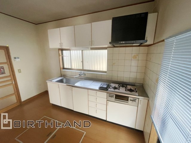いわき市中央台飯野　中古戸建てのキッチン|収納も多く便利！各種水回りなどリフォーム工事も可能です！お気軽にご相談下さい♪