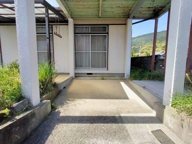 黒髪町桜ケ丘団地戸建の駐車場|カーポート