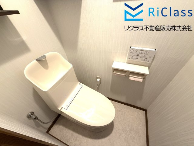 中古戸建　神戸市長田区寺池町2丁目のトイレ|1階のウォシュレット付きトイレです