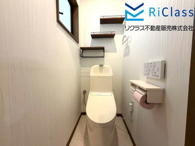 中古戸建　神戸市長田区寺池町2丁目のトイレ|2階のウォシュレット付きトイレです