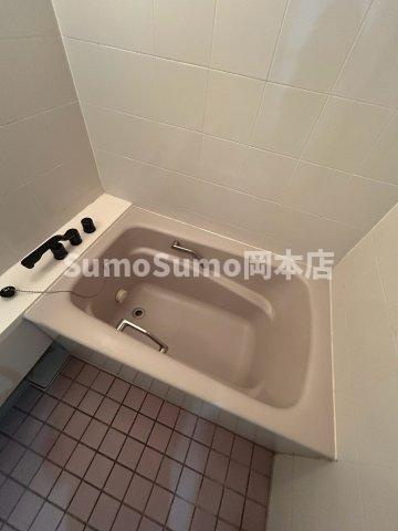 アーデンコート住吉川の浴室|ゆったり過ごせるお風呂です