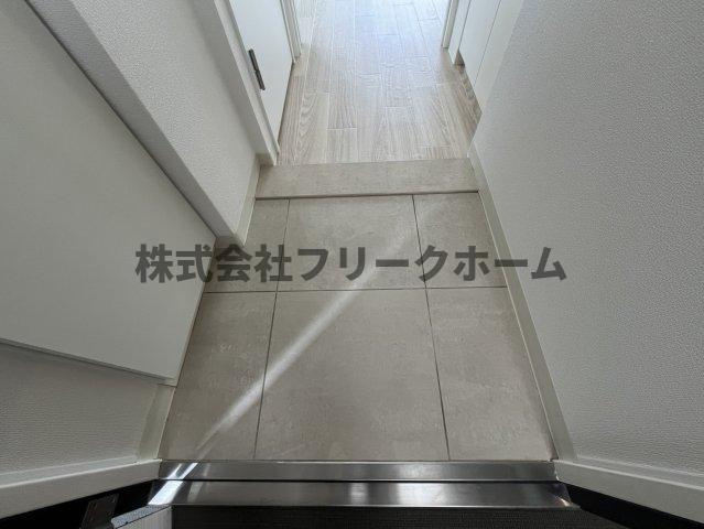 三鷹市下連雀４丁目の賃貸マンションの玄関