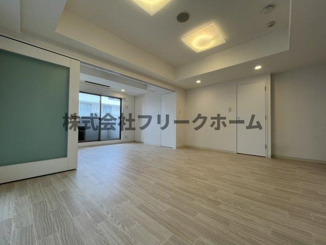 三鷹市下連雀４丁目の賃貸マンションの居間・リビング