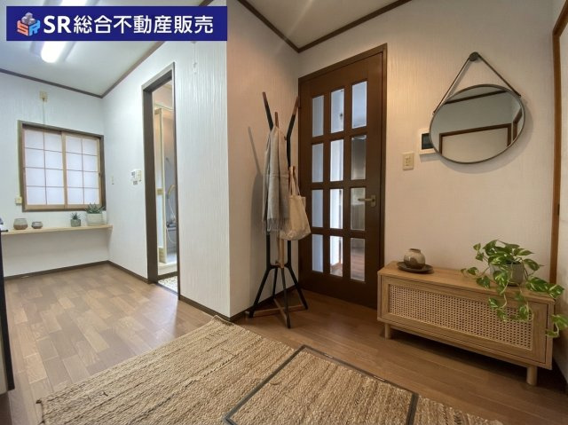 加納1丁目中古戸建のキッチン|明るいダイニングキッチンで家族団らんの時間を過ごせます！（インテリアはAIイメージ）