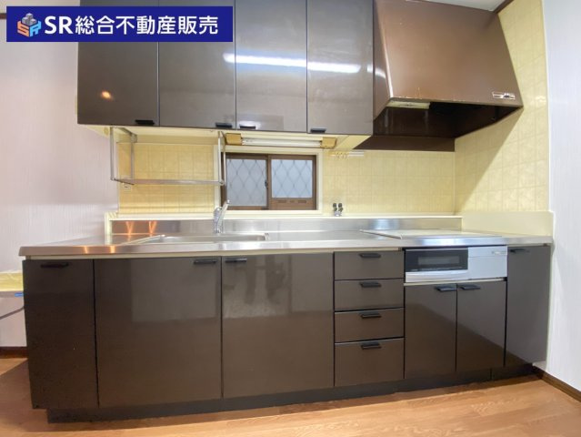 加納1丁目中古戸建のキッチン|IH3口コンロ、グリル付きで安全にお料理でき、掃除も楽です♪