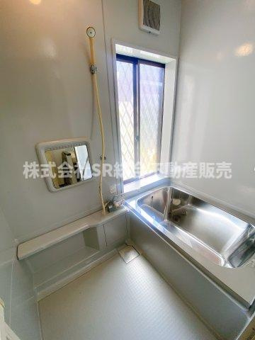 加納1丁目中古戸建の浴室|お風呂には窓もあり、換気がバッチリとできます☆