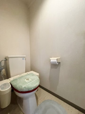サーパス中の島のトイレ|トイレもきれいに使用されています。