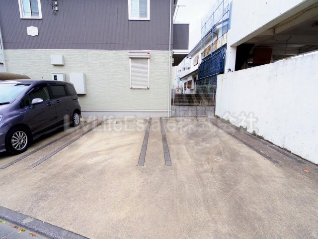 ソラリスの駐車場