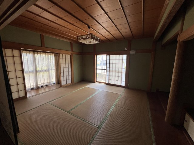 津山市加茂町中古住宅6DKの和室|和室8畳