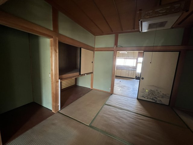 津山市加茂町中古住宅6DKの和室|続き間　和室6畳