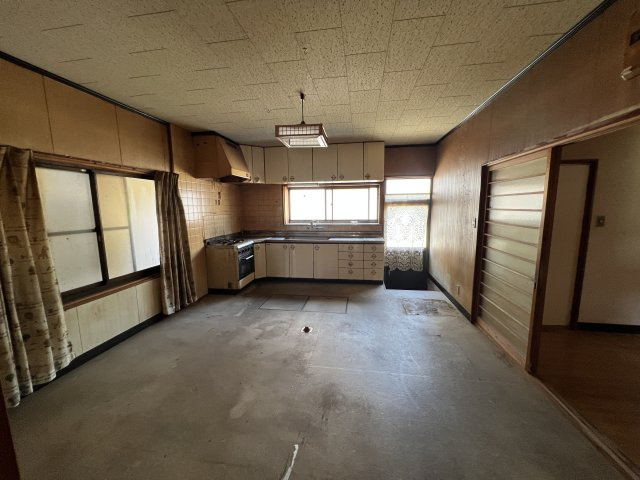 津山市加茂町中古住宅6DKのキッチン