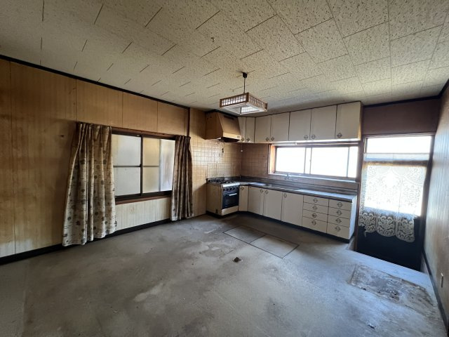 津山市加茂町中古住宅6DKのキッチン