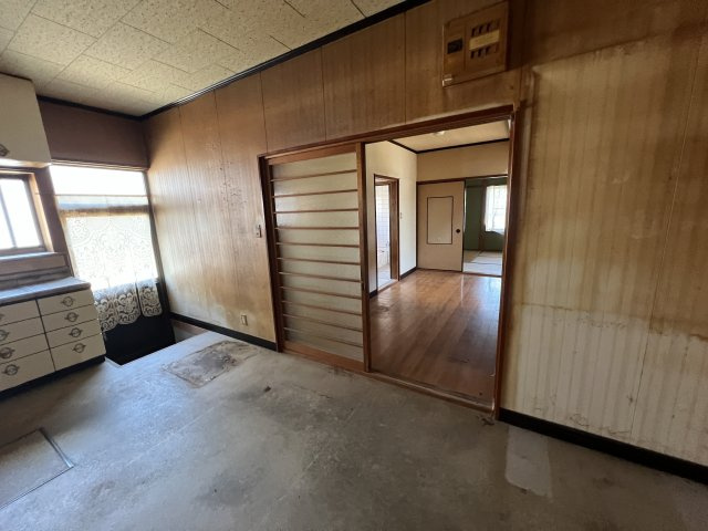 津山市加茂町中古住宅6DKのキッチン