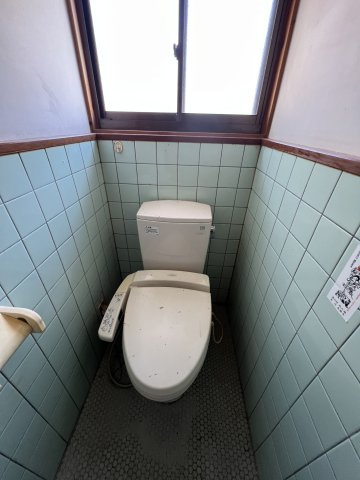 津山市加茂町中古住宅6DKのトイレ