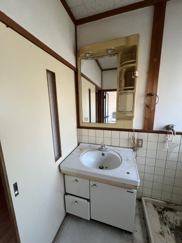 津山市加茂町中古住宅6DKの脱衣所