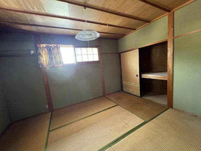 津山市加茂町中古住宅6DKの和室|2階和室6畳南側