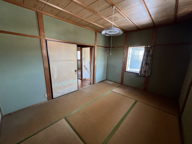 津山市加茂町中古住宅6DKの和室|2階和室6畳南側