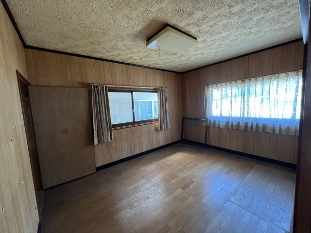 津山市加茂町中古住宅6DKの洋室|洋室6.4畳