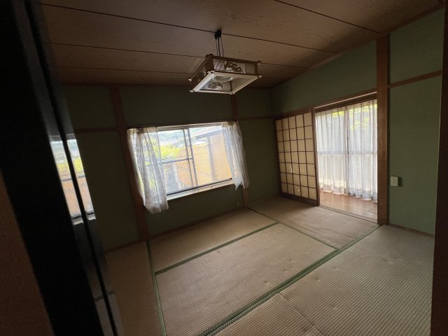 津山市加茂町中古住宅6DKの和室|独立和室6畳