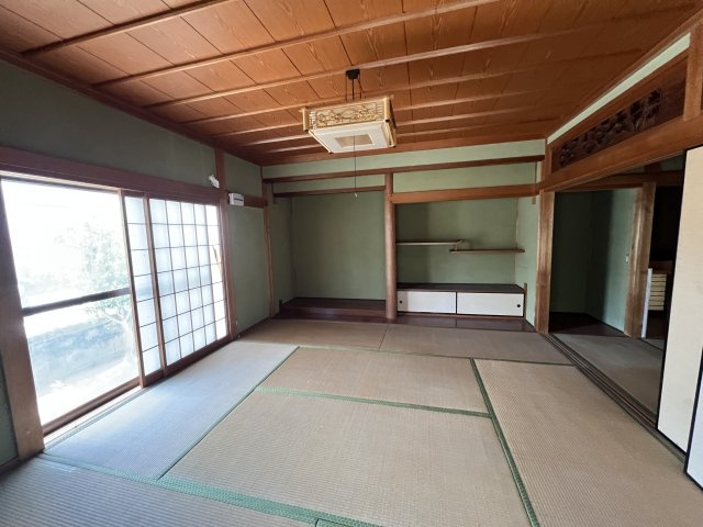 津山市加茂町中古住宅6DKの和室|和室8畳