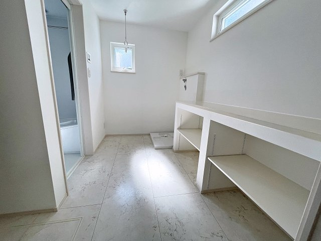 新築戸建・新築建売　郡山市富久山町久保田　行健小・行健中の洗面所|お洗濯物干しがスムーズに行えるランドリースペース！