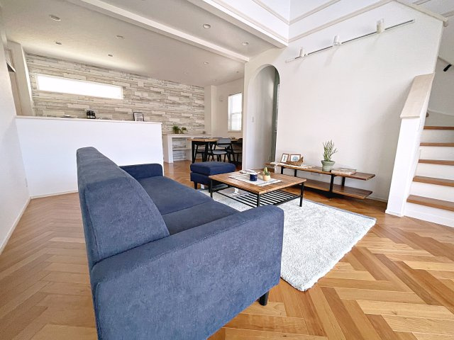 新築戸建・新築建売　郡山市富久山町久保田　行健小・行健中の居間・リビング|リビングは上部吹抜けで天井が高く、開放感のある家族団らんスペースです！