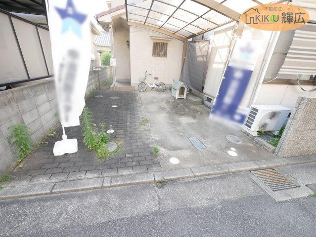 加古川市平岡町土山　中古戸建の駐車場