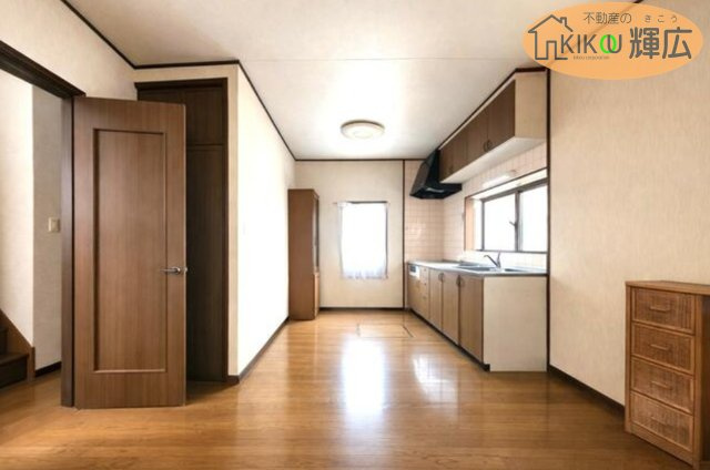 加古川市平岡町土山　中古戸建の居間・リビング