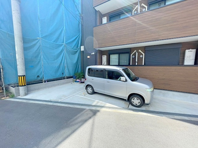 イリスコート神崎川の駐車場