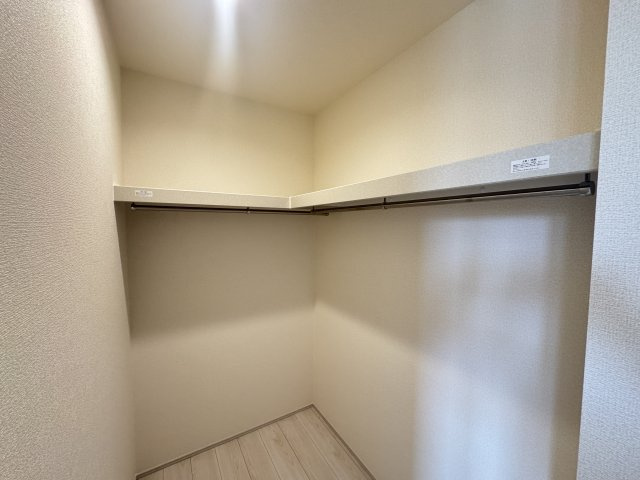 うるま市前原（全10棟）1号棟の収納|1号棟　洋室8.7帖＋WIC付き♪