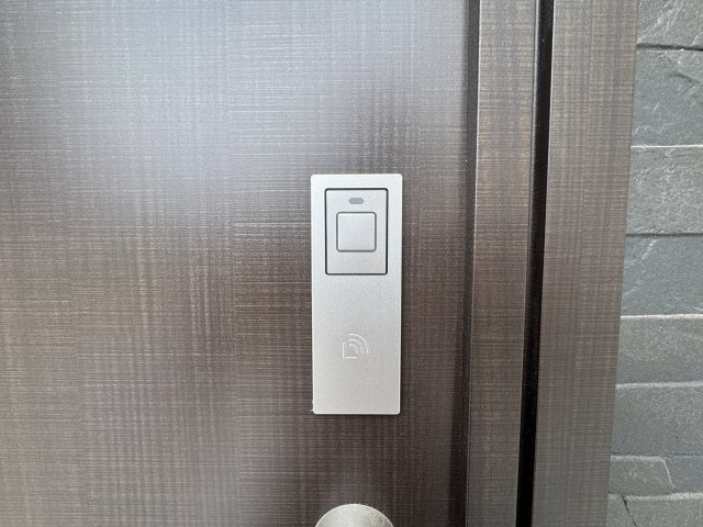うるま市前原（全10棟）1号棟の玄関|1号棟　スマートキー付き♪