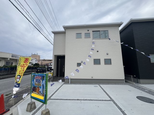 うるま市前原（全10棟）1号棟の外観|1号棟　並列駐車2台完備♪