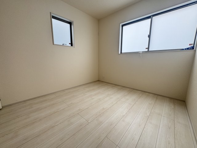 うるま市前原（全10棟）1号棟の洋室|1号棟　洋室5.2帖＋CL付き♪