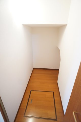 すみれテラスＤ棟の玄関