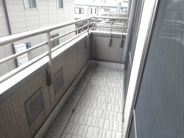 すみれテラスＤ棟のバルコニー