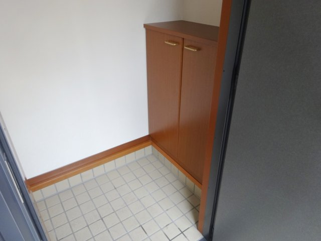 すみれテラスＤ棟の玄関