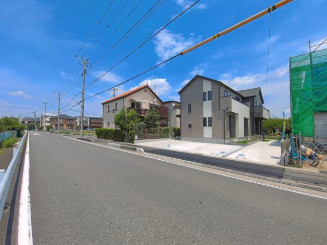 草加市新栄3丁目 新築分譲住宅 全3棟 B号棟の前面道路含む現地写真