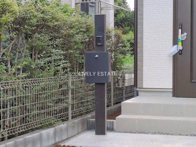 草加市新栄3丁目 新築分譲住宅 全3棟 B号棟のその他|インターホン機能付き門柱