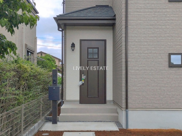 草加市新栄3丁目 新築分譲住宅 全3棟 B号棟の玄関