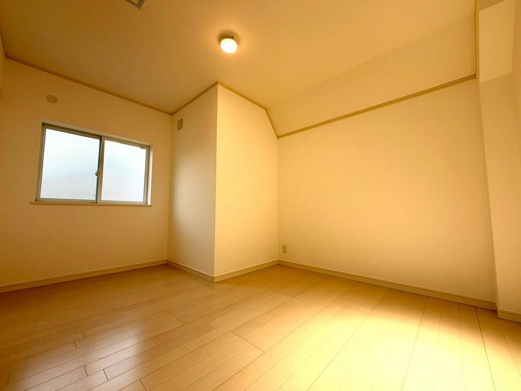 板橋区東新町2丁目　中古戸建の洋室|現地ご見学希望・資料請求などお気軽にお問い合わせ下さい！
03-5990-5201